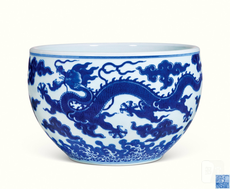 清乾隆 仿嘉窑青花云龙纹卷缸